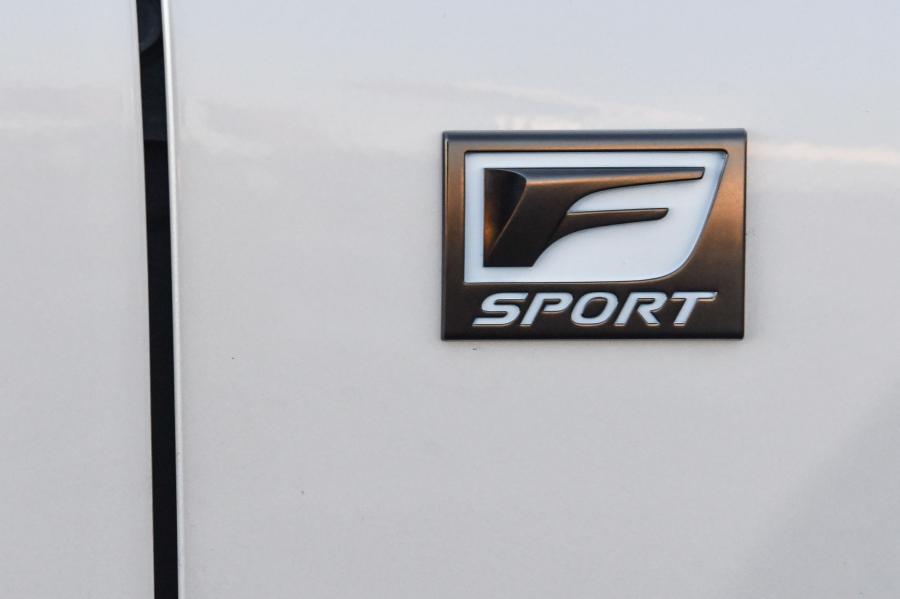 Логотип Lexus NX300 F-Sport 2017 года  (ZA) (фото 19 из 40)
